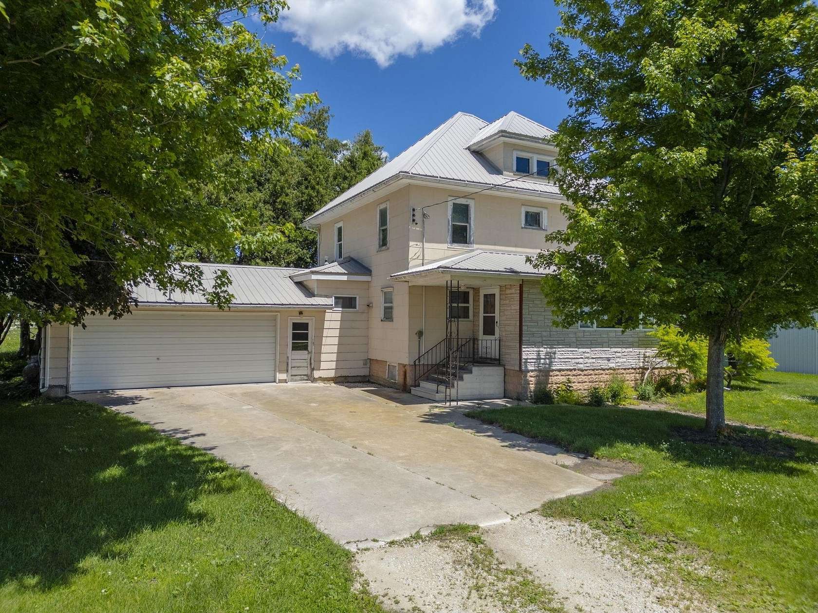 2.64 Acres of Land with Home for Sale in Readlyn, Iowa
