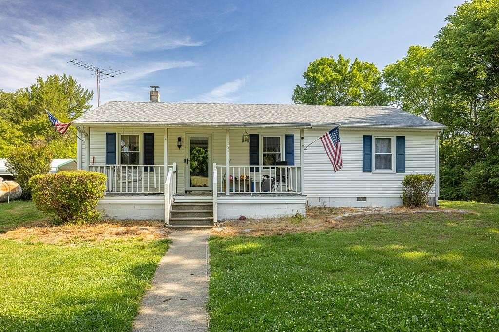 102 Acres of Land with Home for Sale in Nathalie, Virginia