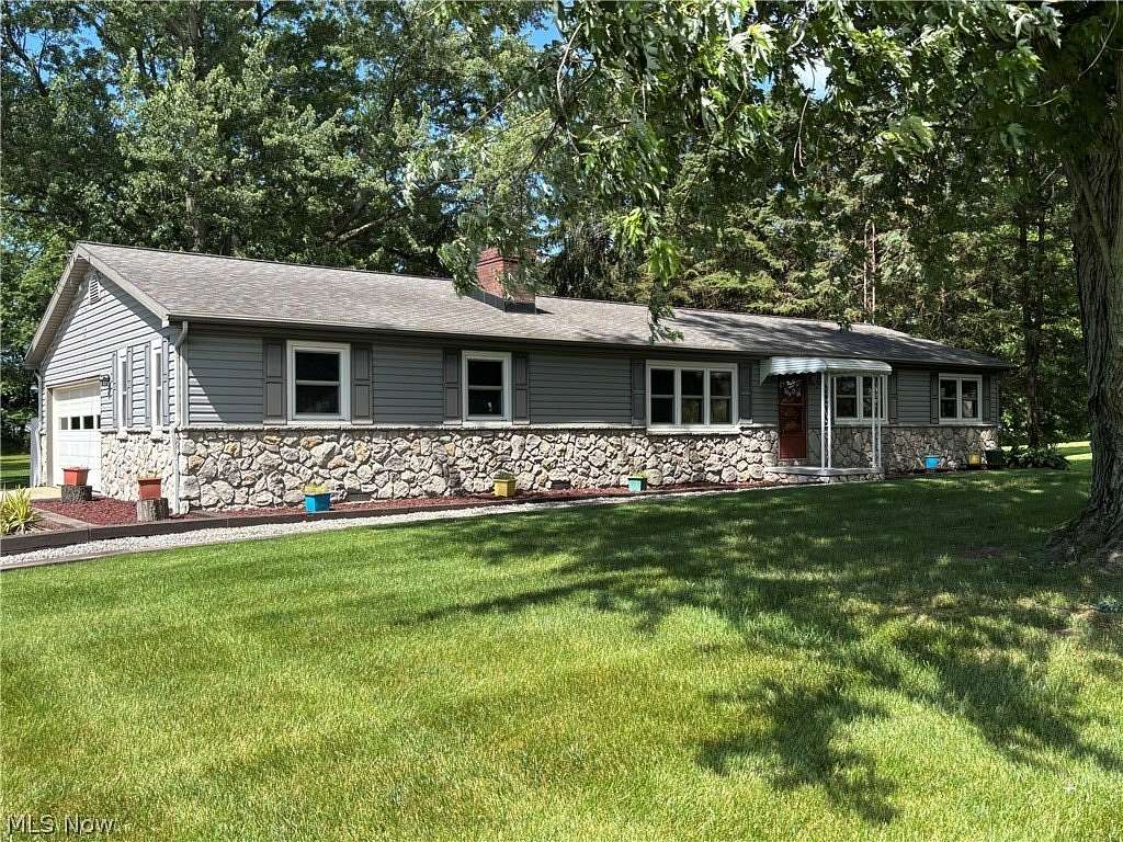 1.5 Acres of Land with Home for Sale in Akron, Ohio