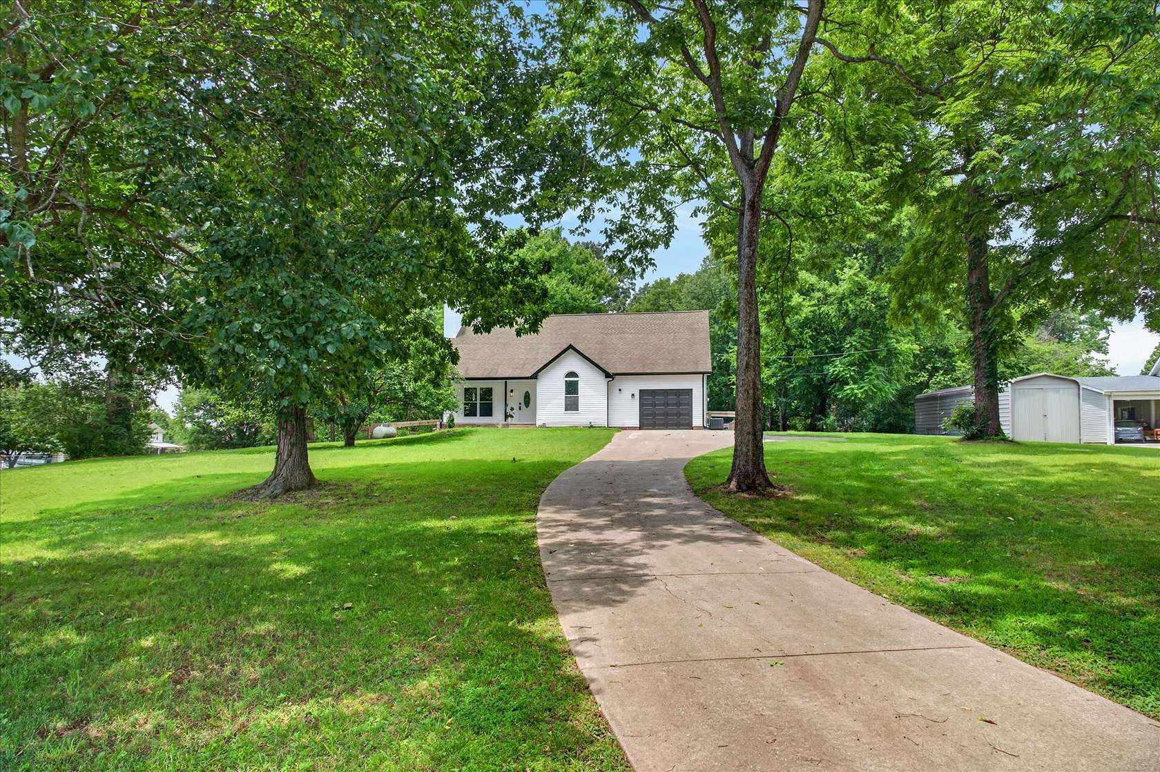 1.55 Acres of Land with Home for Sale in Clarksville, Tennessee