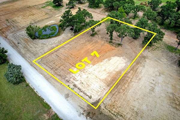 1 Acre of Residential Land for Sale in Whitesboro, Texas
