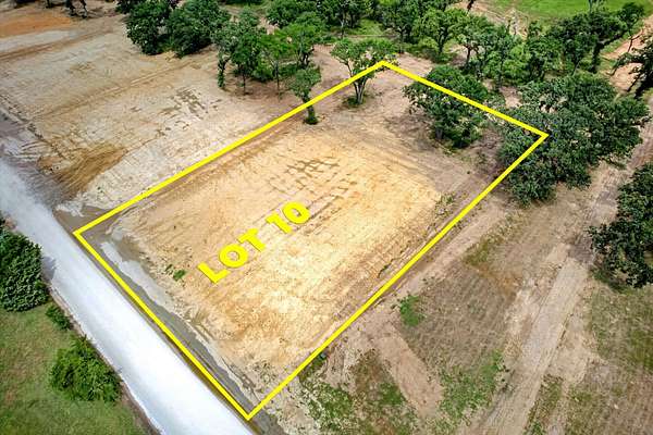 1 Acre of Residential Land for Sale in Whitesboro, Texas