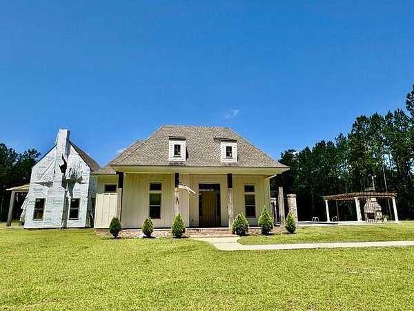 4 Acres of Land with Home for Sale in Hattiesburg, Mississippi