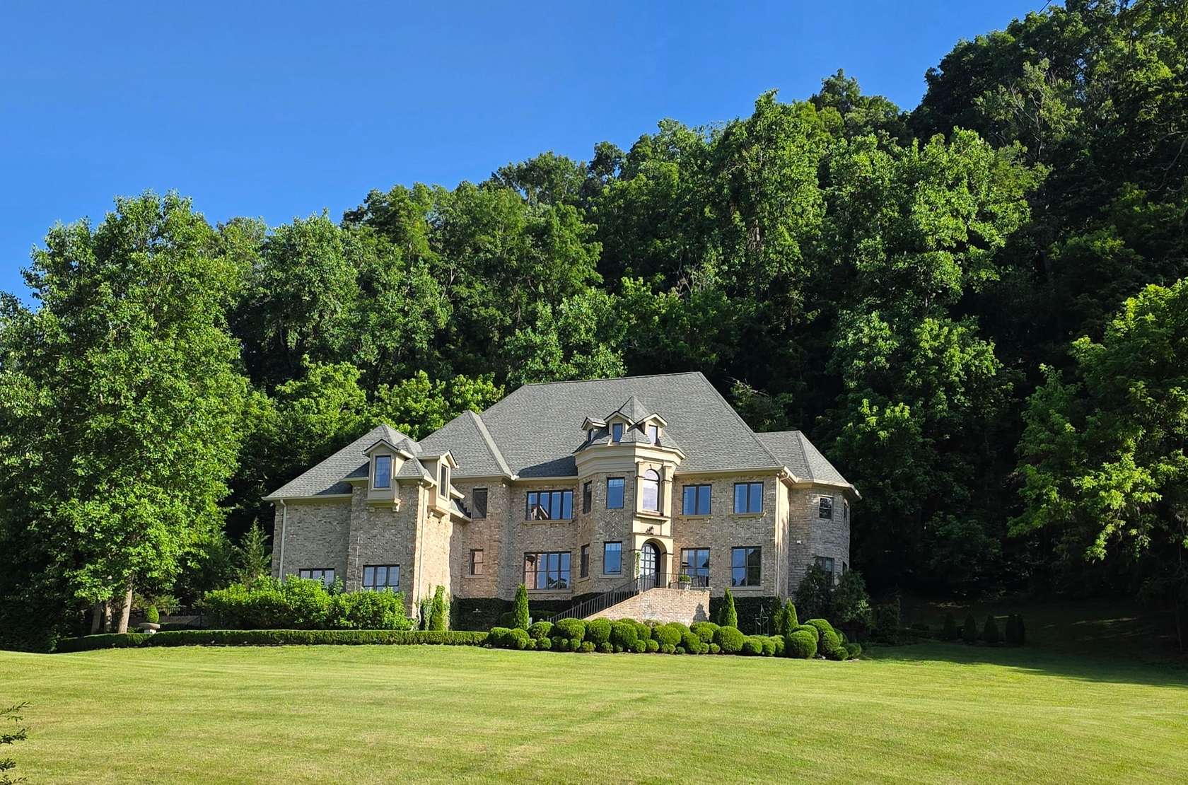 6.14 Acres of Land with Home for Sale in Franklin, Tennessee