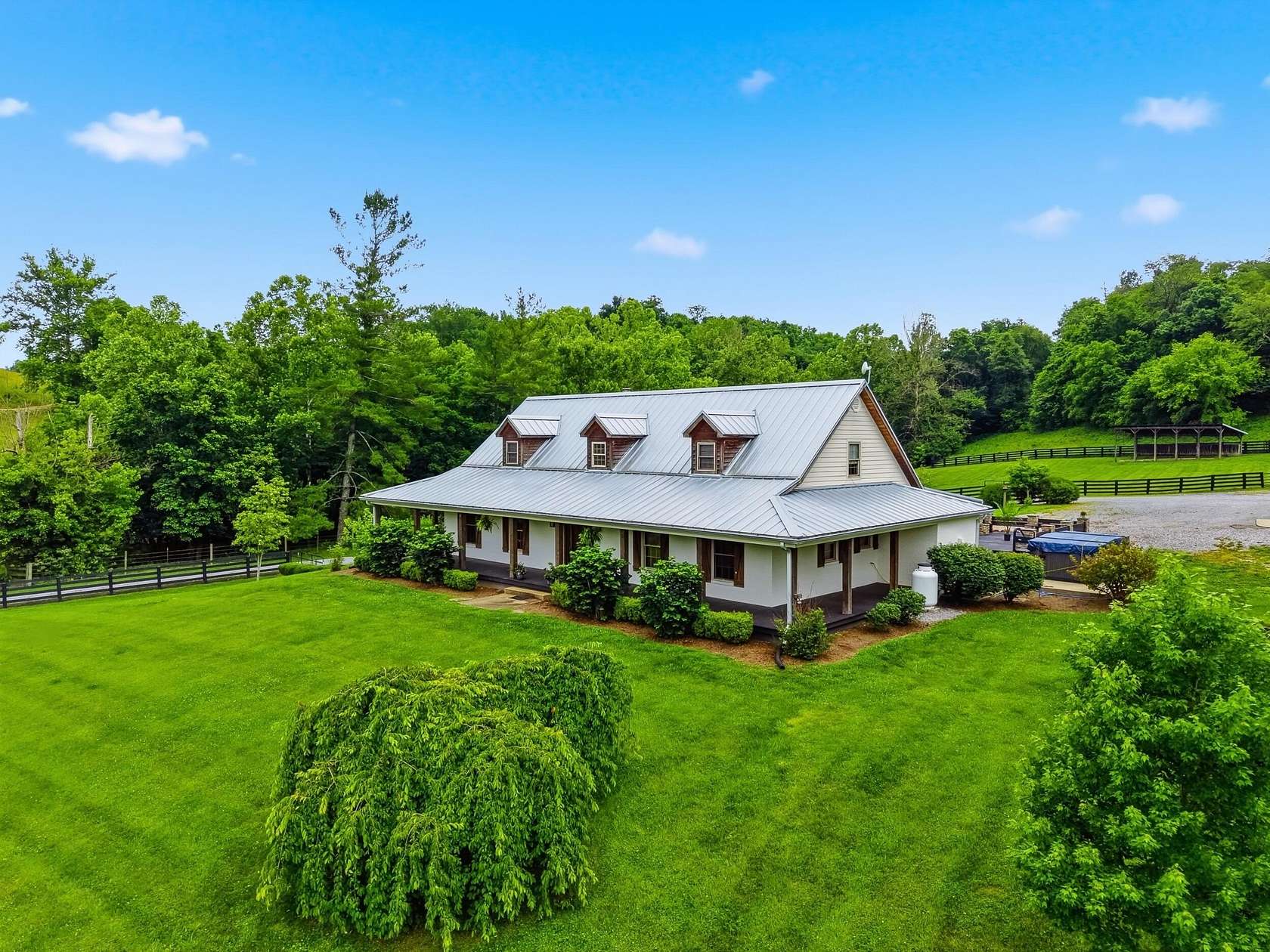 228 Acres of Land with Home for Sale in Gravel Switch, Kentucky