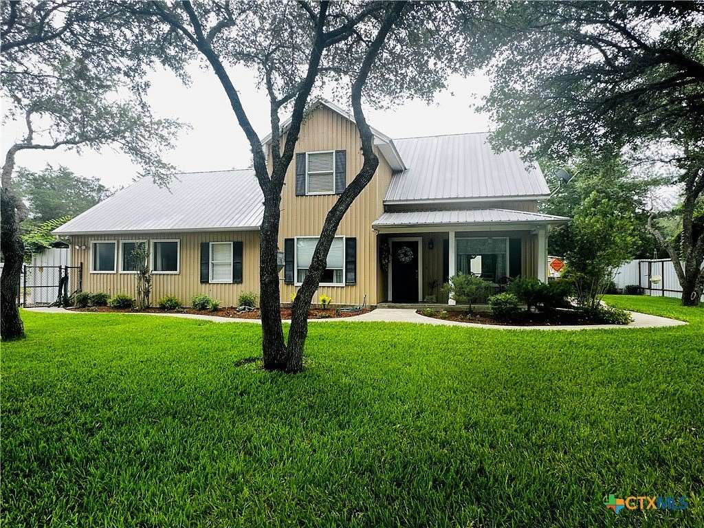1.5 Acres of Land with Home for Sale in Inez, Texas
