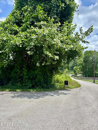 1.75 Acres of Residential Land for Sale in Harriman, Tennessee