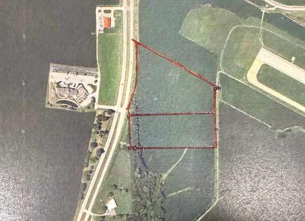 23.3 Acres of Land for Sale in Burlington, Iowa