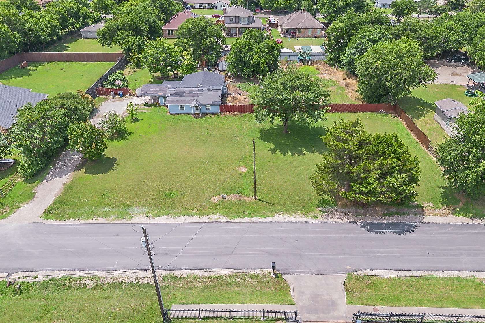 0.91 Acres of Residential Land for Sale in Lancaster, Texas