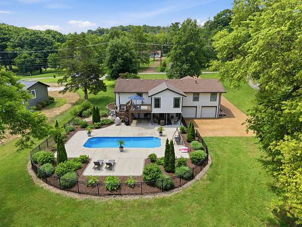 1.89 Acres of Land with Home for Sale in Nashville, Tennessee