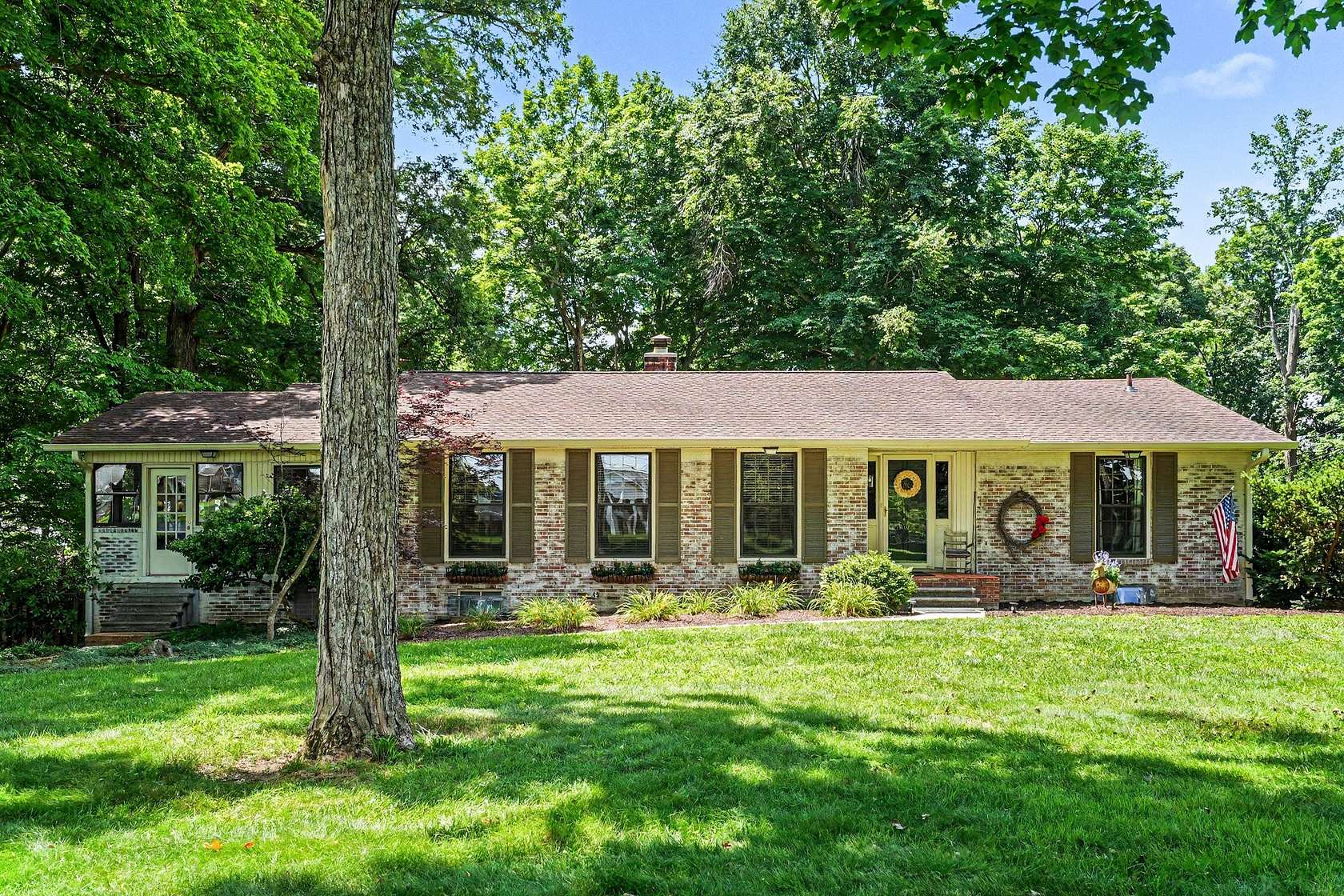 6.86 Acres of Land with Home for Sale in Springfield, Tennessee
