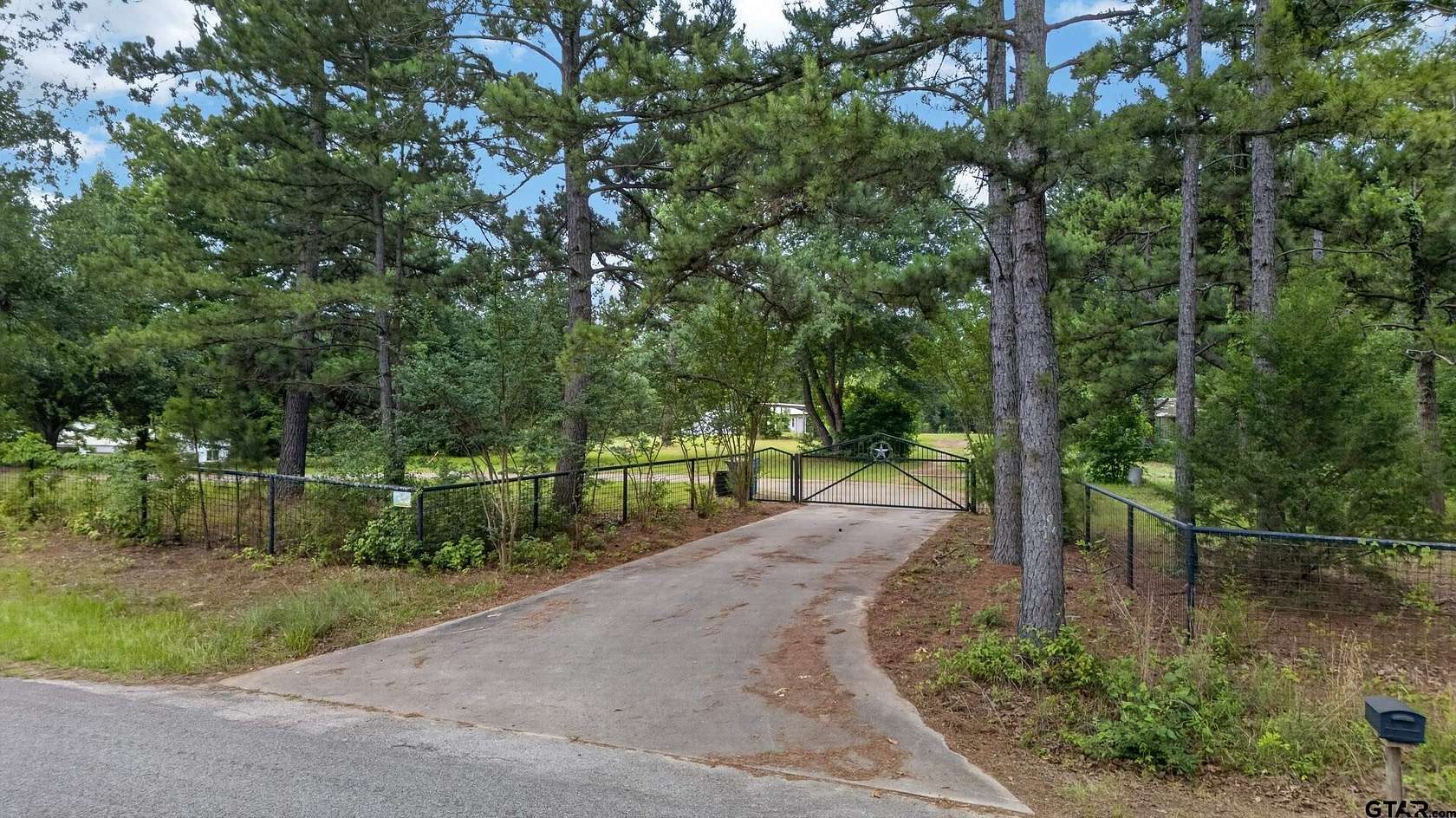 25 Acres of Land with Home for Sale in LaRue, Texas
