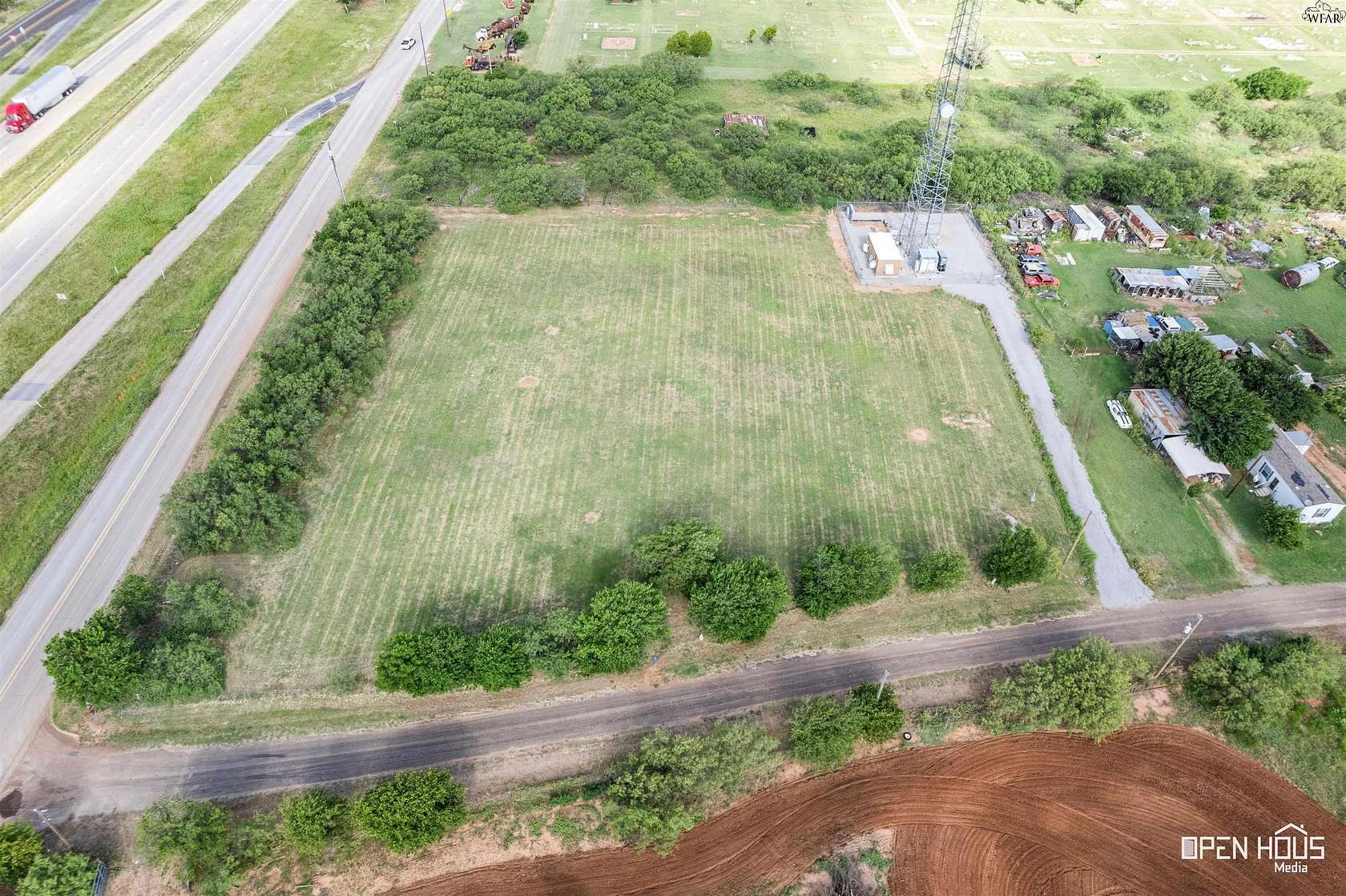 2.16 Acres of Mixed-Use Land for Sale in Electra, Texas