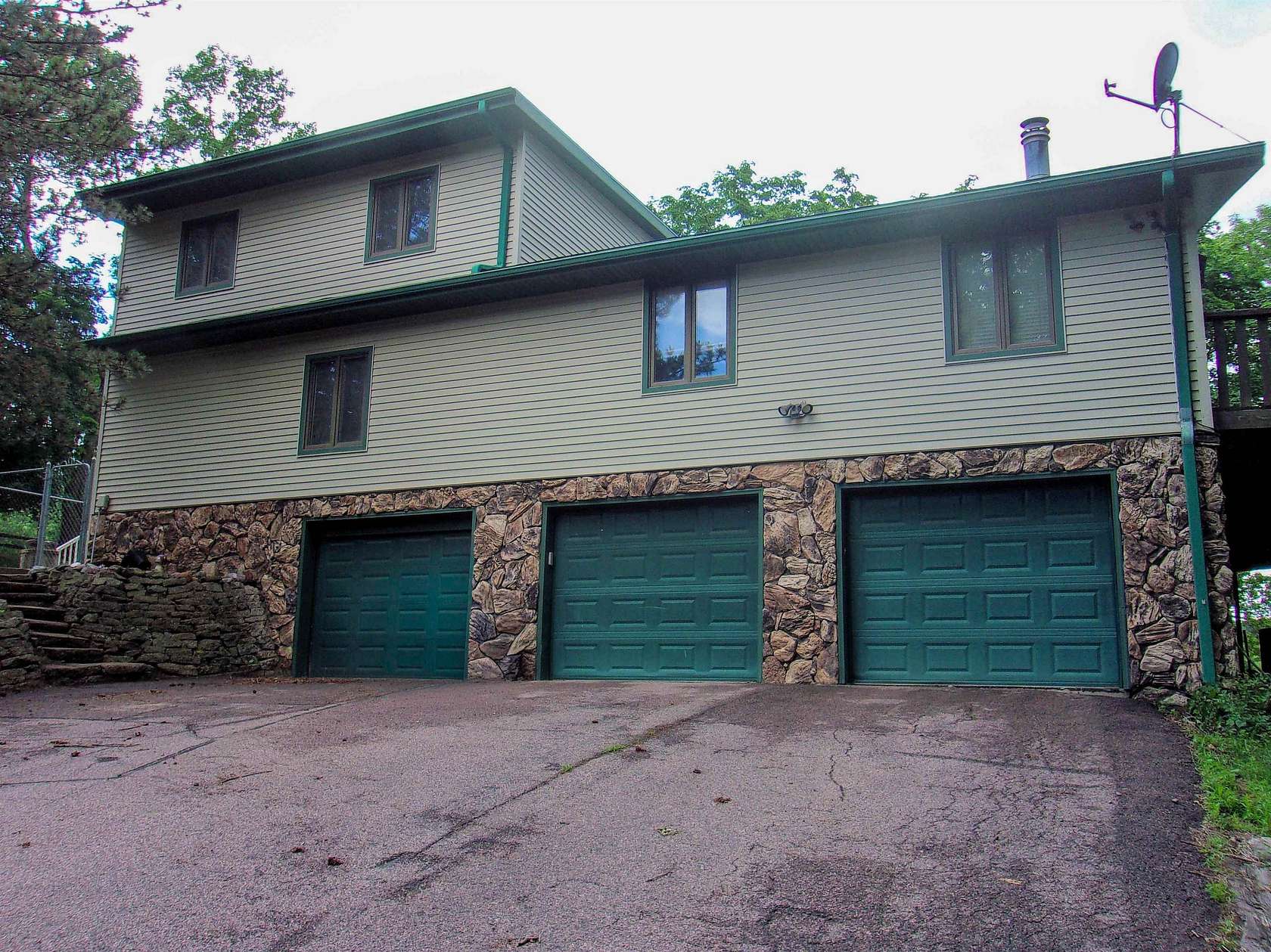7.4 Acres of Land with Home for Sale in Sioux City, Iowa