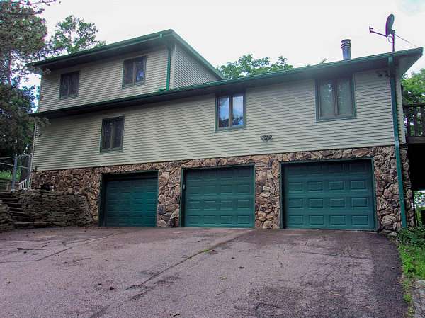 7.4 Acres of Land with Home for Sale in Sioux City, Iowa