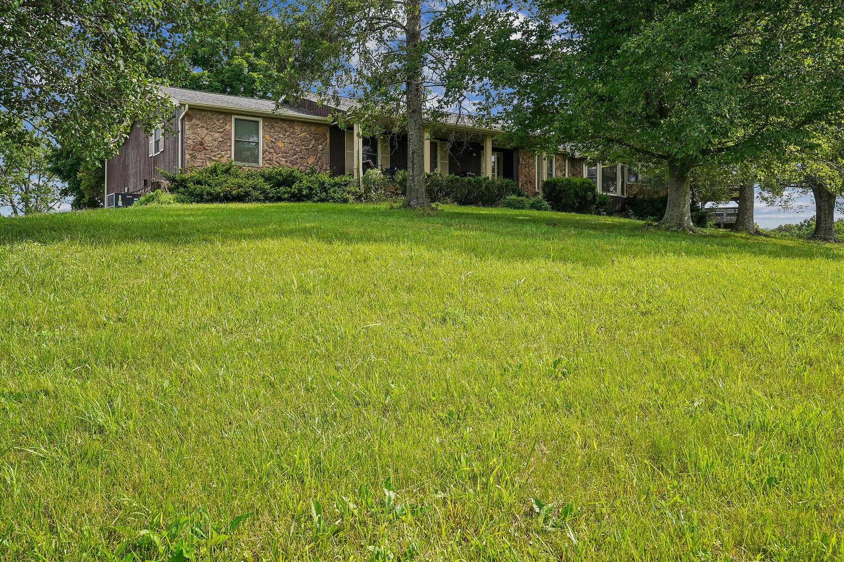 60 Acres of Agricultural Land with Home for Sale in Hendersonville, Tennessee