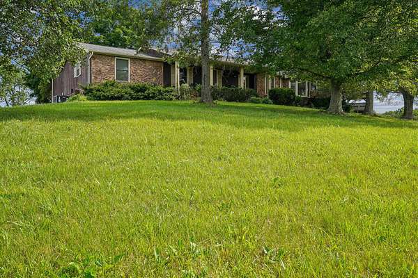 60 Acres of Agricultural Land with Home for Sale in Hendersonville, Tennessee