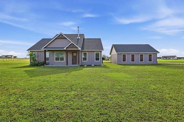 4.13 Acres of Land with Home for Sale in Italy, Texas