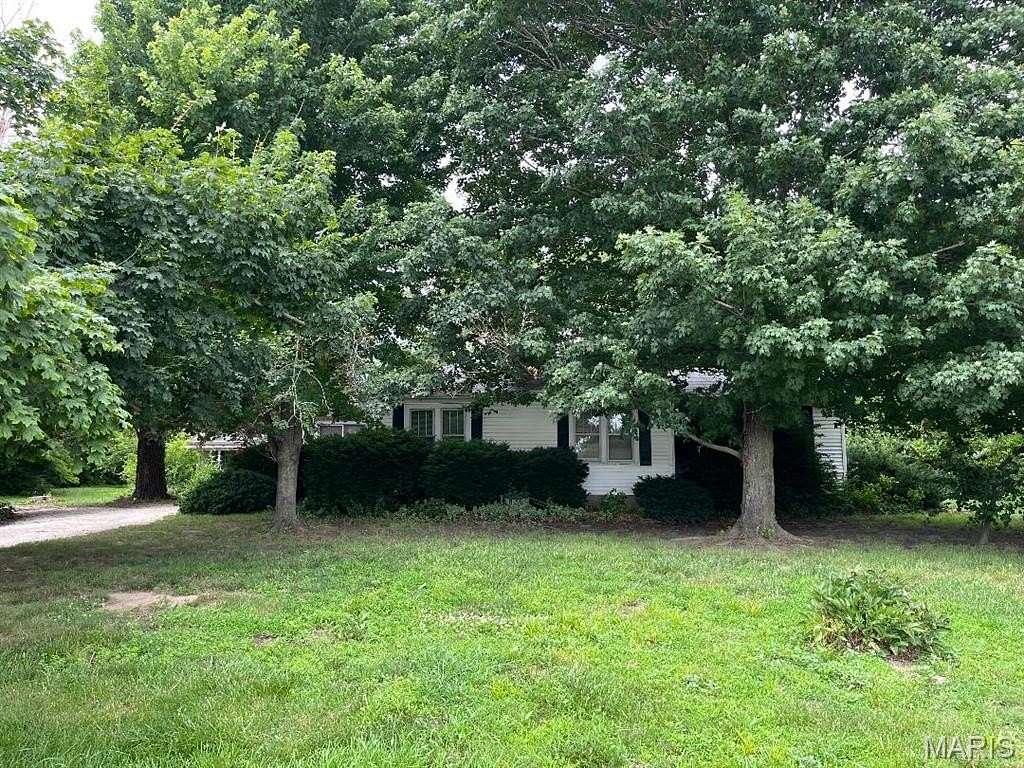 2 Acres of Land with Home for Sale in Jerseyville, Illinois