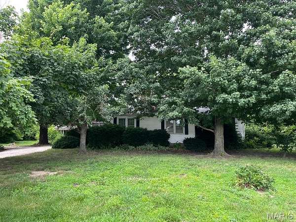 2 Acres of Land with Home for Sale in Jerseyville, Illinois