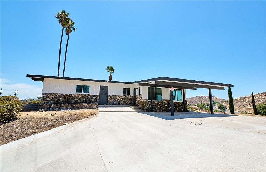1.58 Acres of Land with Home for Sale in Riverside, California