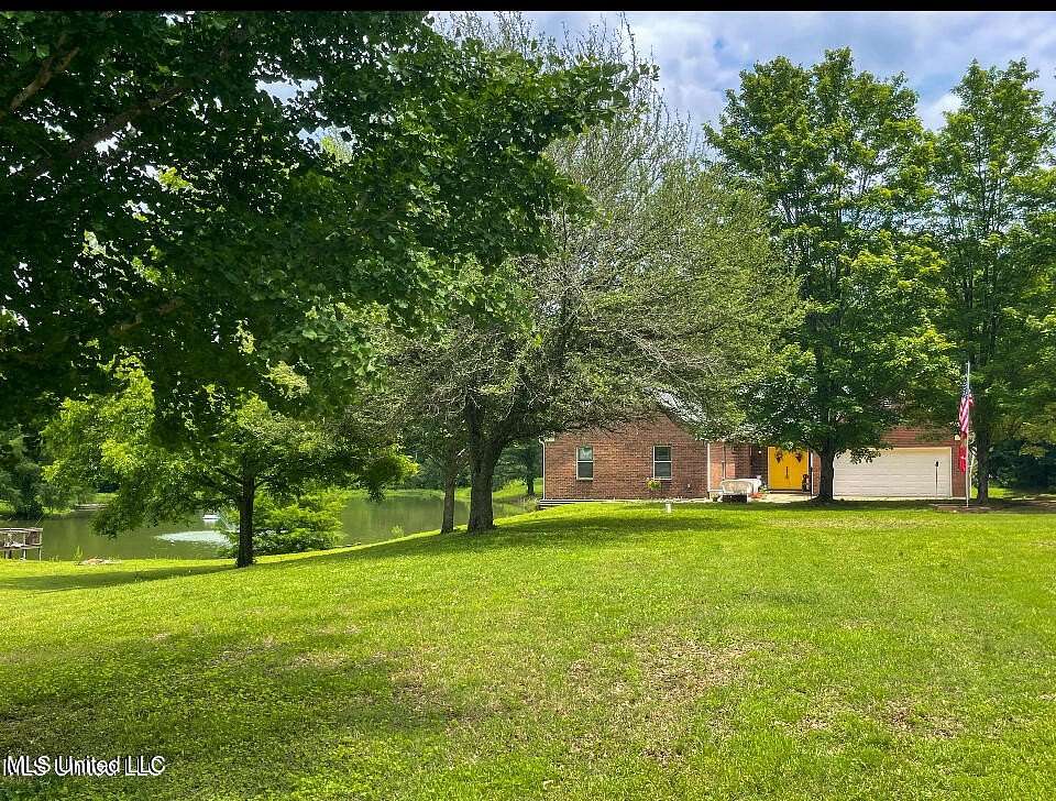 2.29 Acres of Land with Home for Lease in Walls, Mississippi