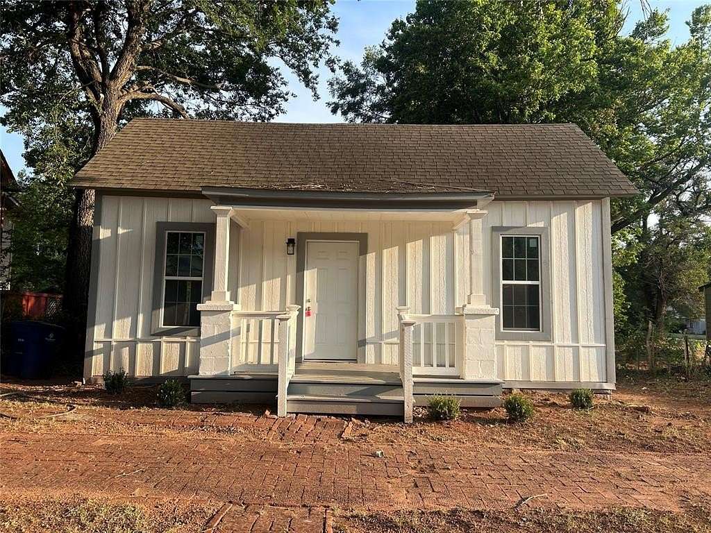 2 Acres of Land with Home for Sale in Guthrie, Oklahoma