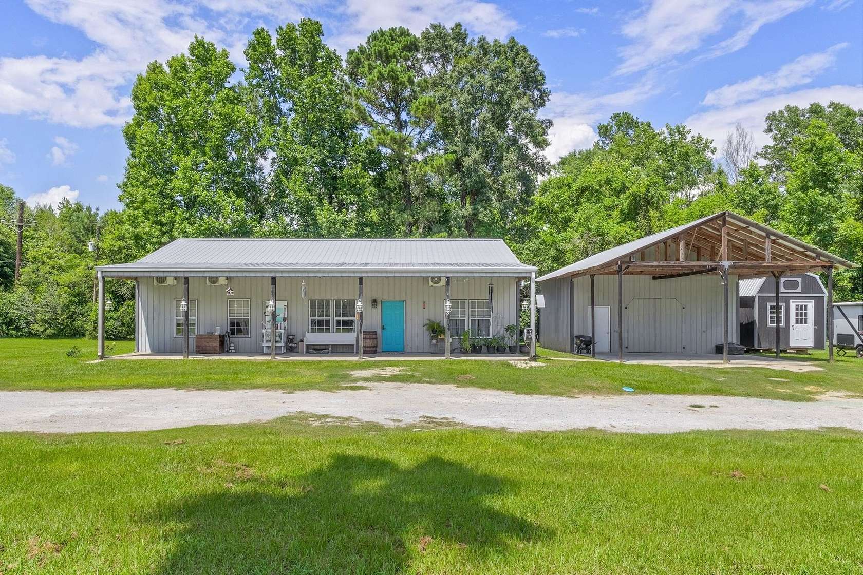 1.52 Acres of Improved Residential Land for Sale in Buna, Texas