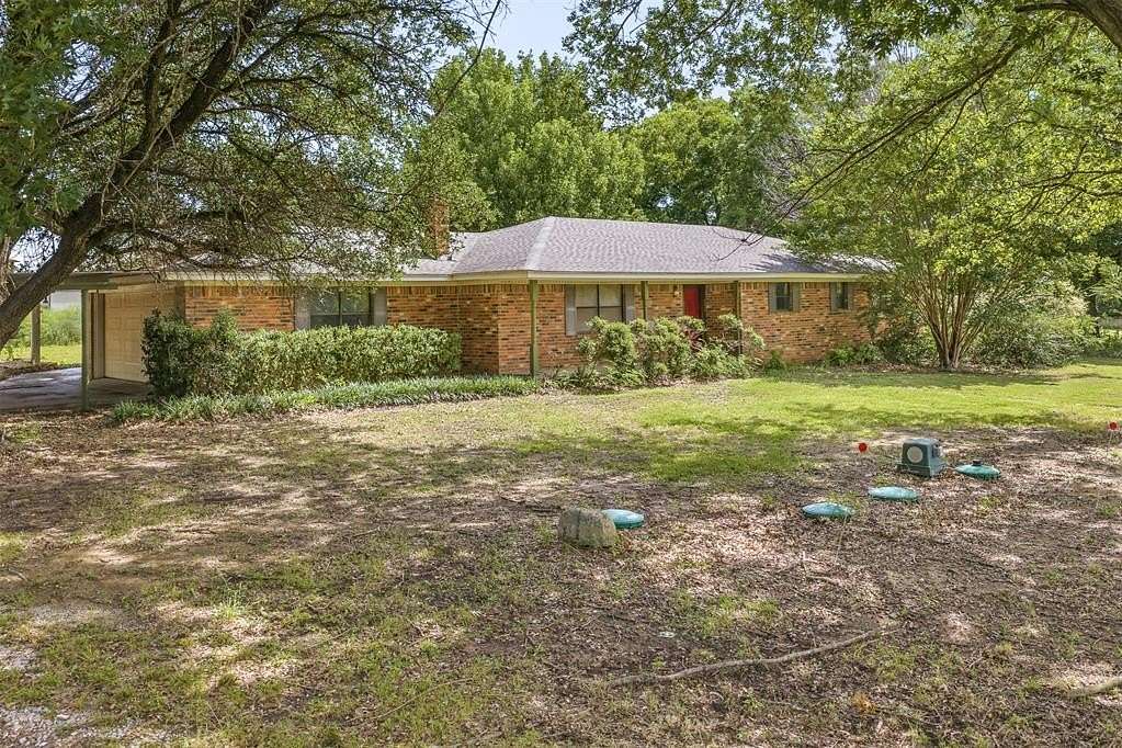 2 Acres of Land with Home for Sale in Marietta, Oklahoma