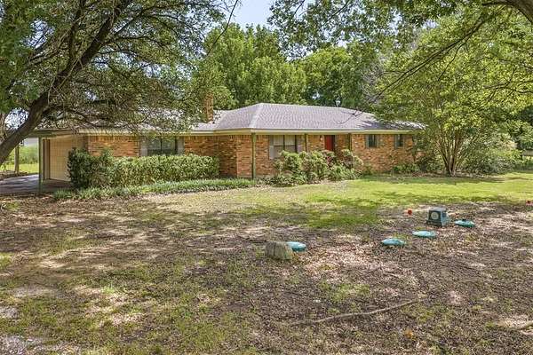 2 Acres of Land with Home for Sale in Marietta, Oklahoma