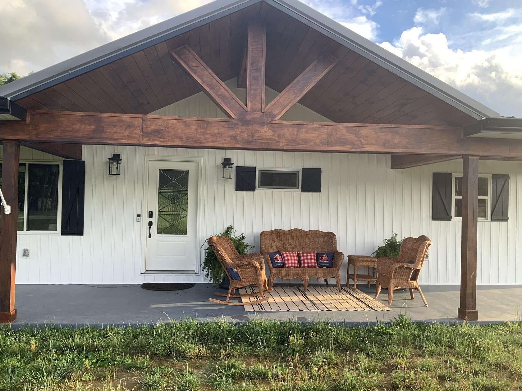 1.5 Acres of Land with Home for Sale in Somerset, Kentucky