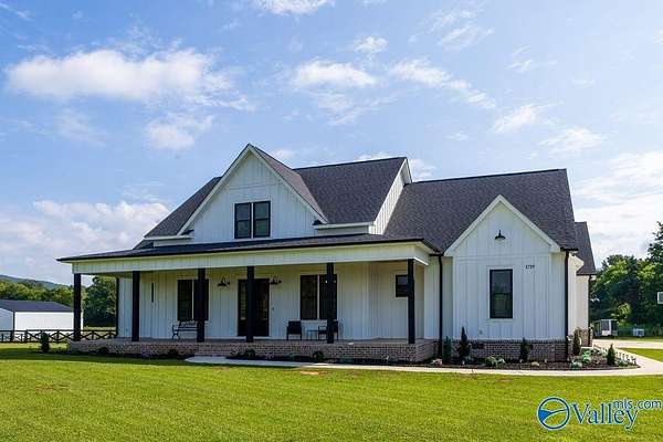 5.1 Acres of Land with Home for Sale in Gurley, Alabama