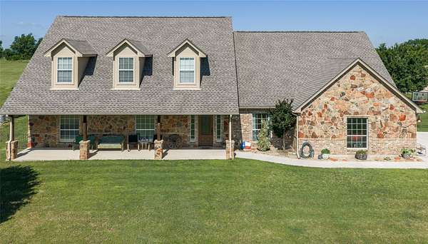 9.8 Acres of Land with Home for Sale in Rhome, Texas