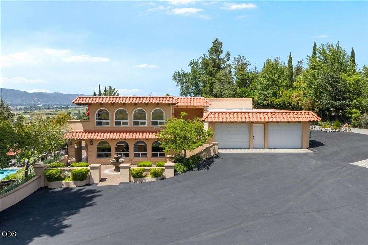2.17 Acres of Land with Home for Sale in Medford, Oregon
