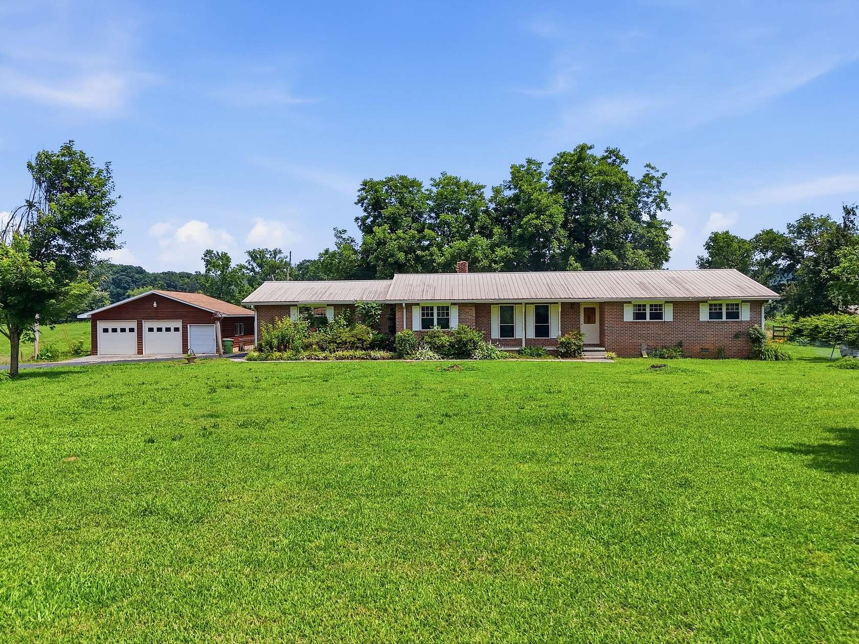 17.6 Acres of Land with Home for Sale in LaFayette, Georgia