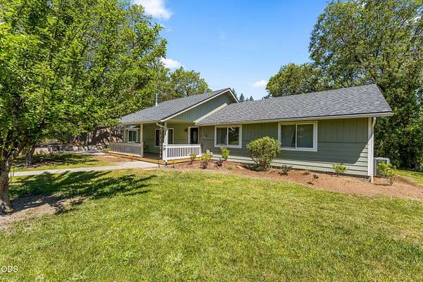 4.88 Acres of Land with Home for Sale in Grants Pass, Oregon