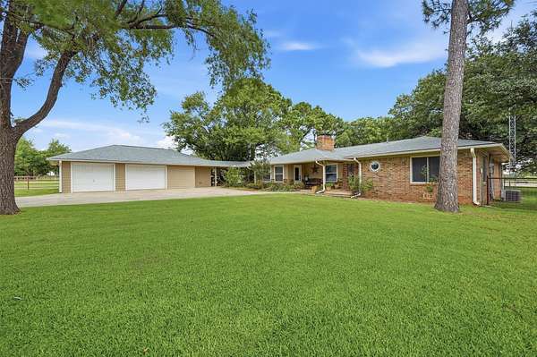 2 Acres of Land with Home for Sale in Whitesboro, Texas