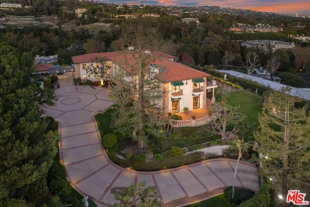 2.4 Acres of Land with Home for Lease in Los Angeles, California