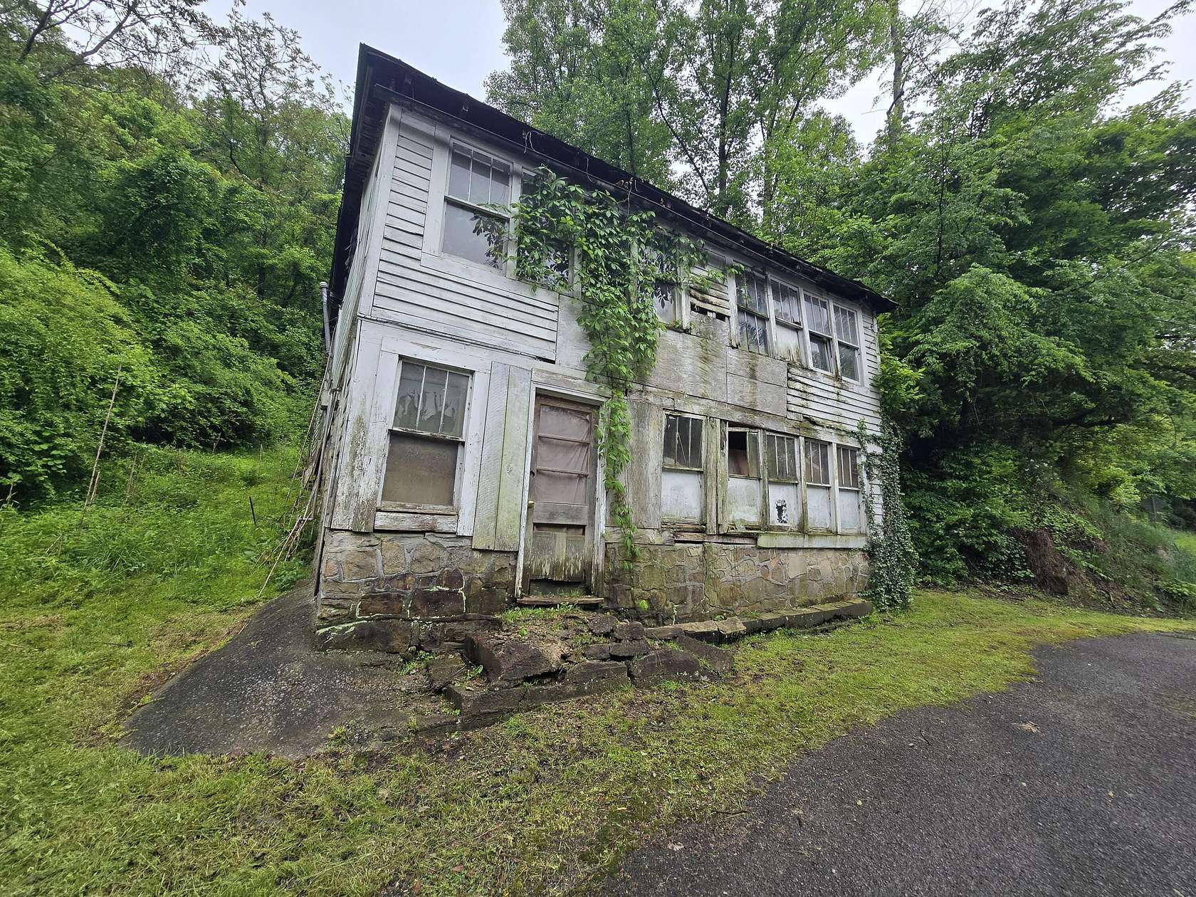 24 Acres of Recreational & Residential Land for Sale in Arjay, Kentucky