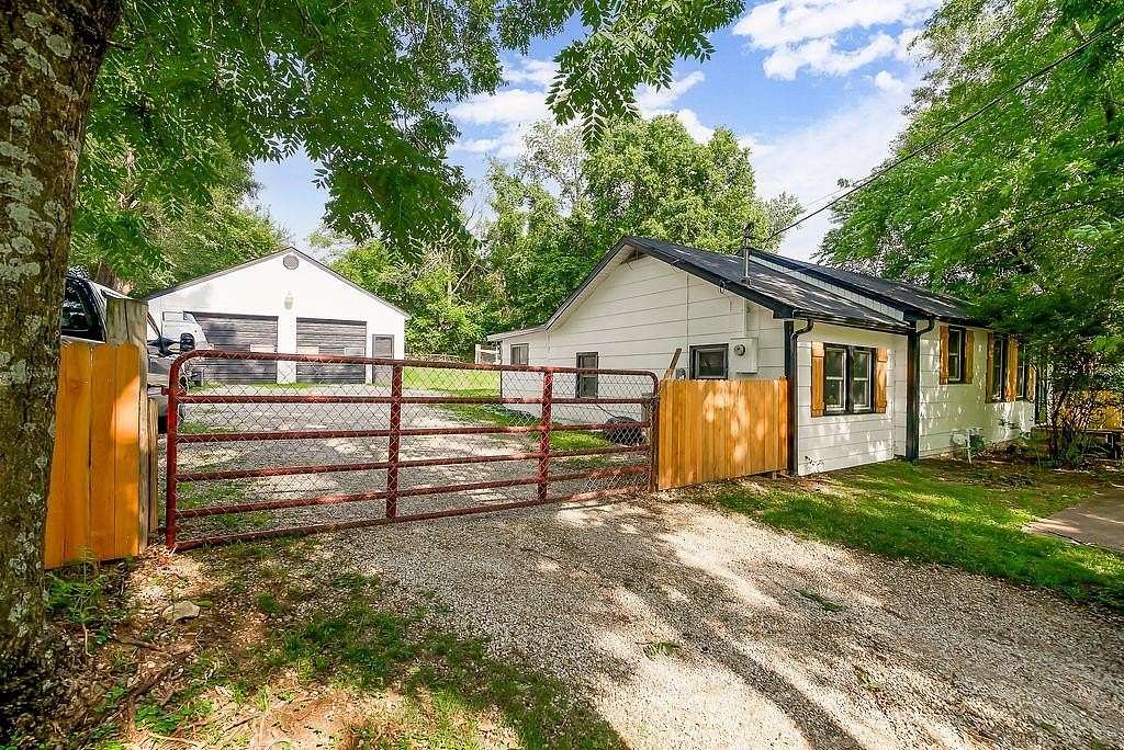 2.4 Acres of Land with Home for Sale in Kansas City, Kansas
