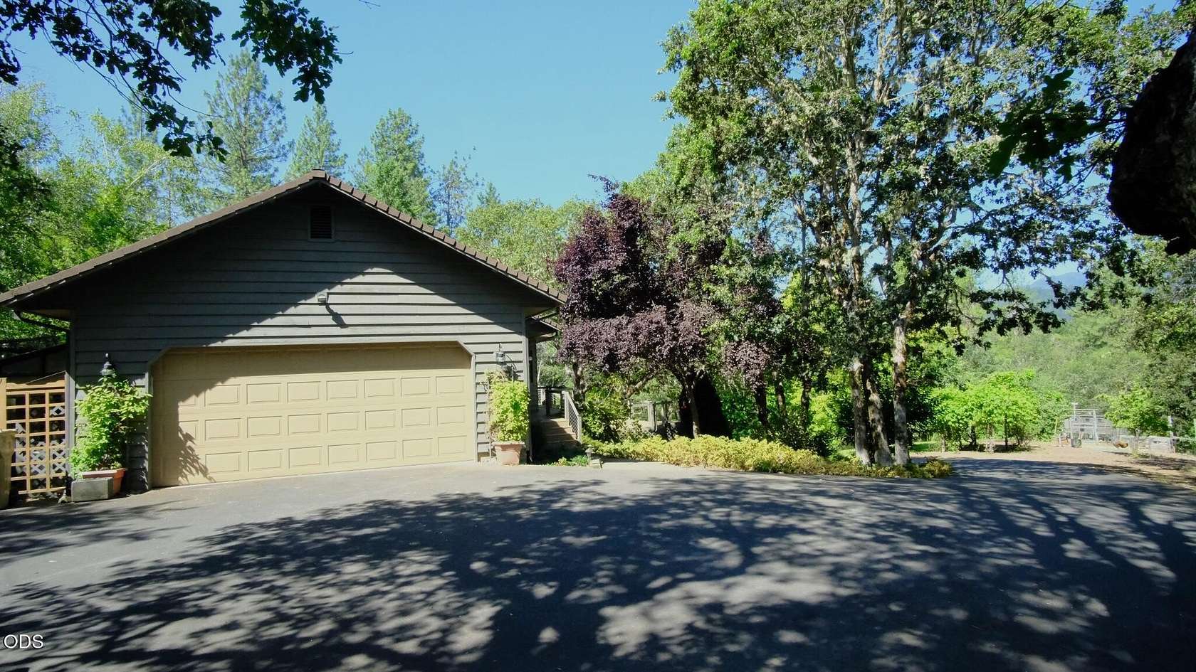 6.48 Acres of Land with Home for Sale in Grants Pass, Oregon