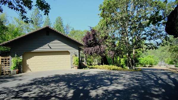 6.48 Acres of Land with Home for Sale in Grants Pass, Oregon