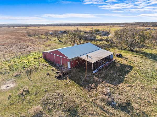 86.4 Acres of Land with Home for Sale in Kaufman, Texas