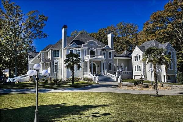 2 Acres of Land with Home for Sale in Atlanta, Georgia