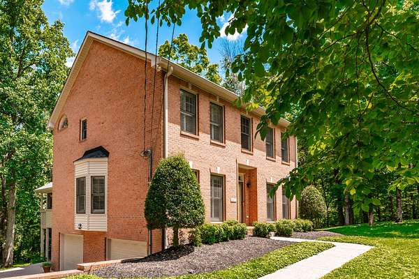 5 Acres of Land with Home for Sale in Nashville, Tennessee