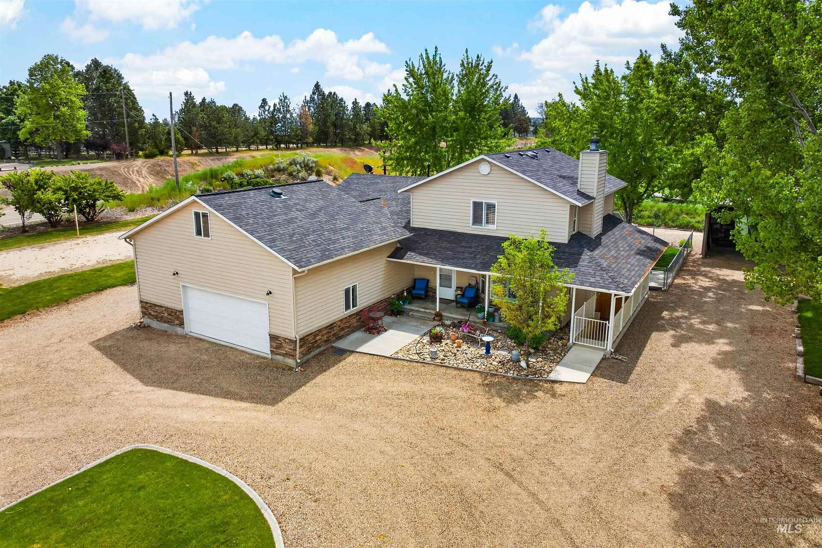 1.73 Acres of Land with Home for Sale in New Plymouth, Idaho