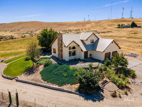 4.5 Acres of Land with Home for Sale in Payette, Idaho