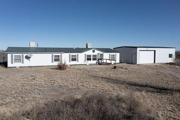 20 Acres of Land with Home for Sale in Estancia, New Mexico