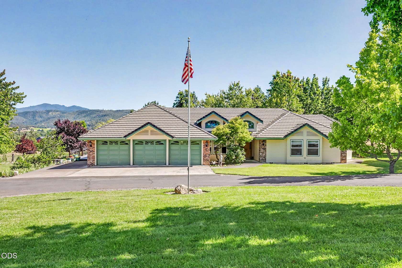 5 Acres of Land with Home for Sale in Central Point, Oregon