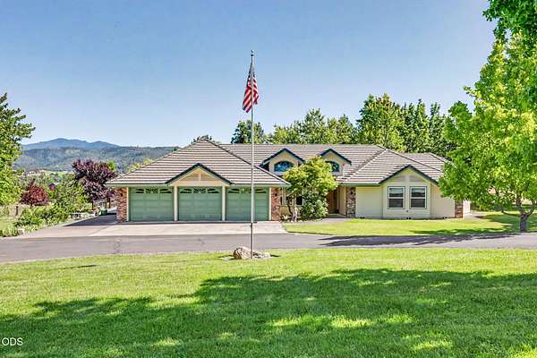 5 Acres of Land with Home for Sale in Central Point, Oregon